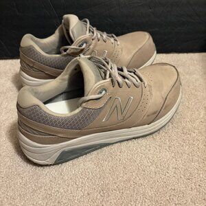 New Balance 928 Women's Walking Sneakers Size 10.4 Beige WW928GR2